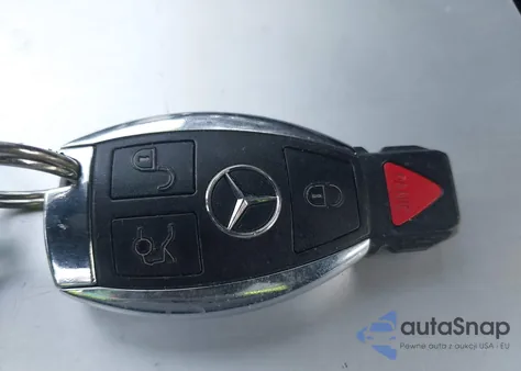 2016 Mercedes-Benz C 300 z USA, uszkodzony, nr VIN 55SWF4JB8GU105640